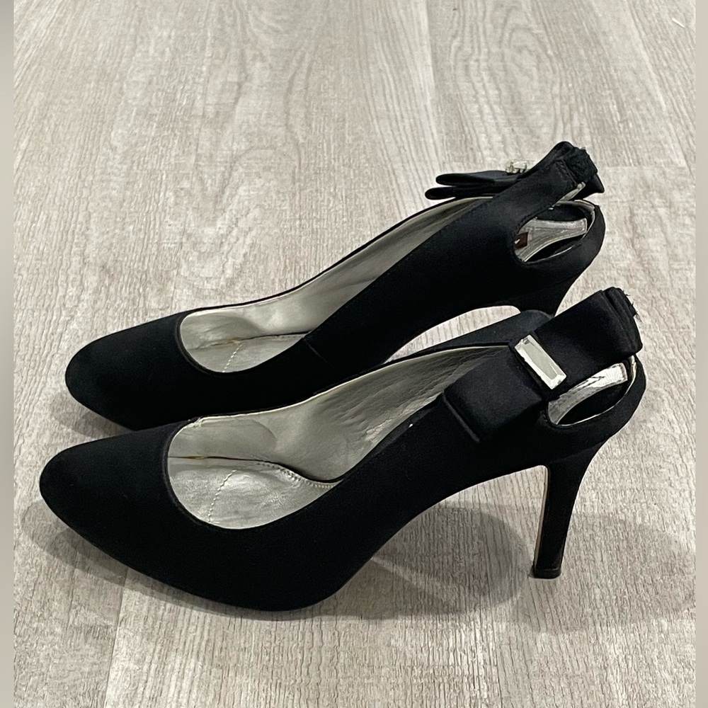 Adrienne Vittadini Women’s size 10.5 black heels with silver jewel